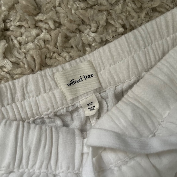 Brand new aritzia sail pants - Picture 3 of 4